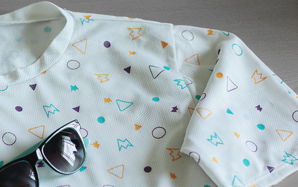 | T-shirt and Versatile Bag |