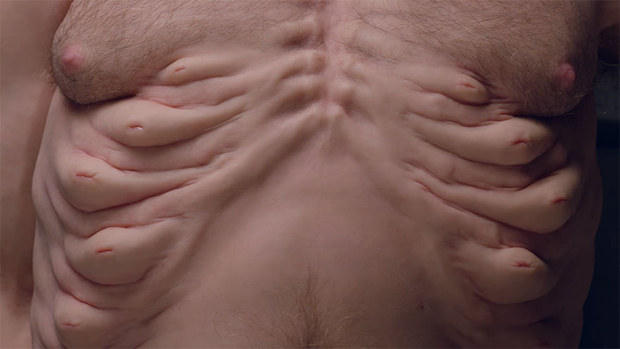 rgb.vn_gap-go-graham-nguoi-dan-ong-duy-nhat-ton-tai-sau-tai-nan-giao-thong_05